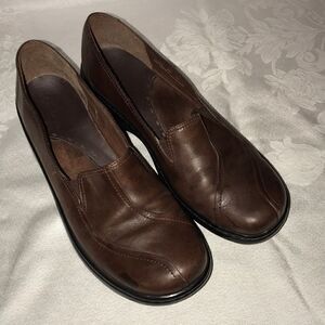 Clarks ‘Scarlet’ brown slip on loafer Sz 9M FIRM on PRICE